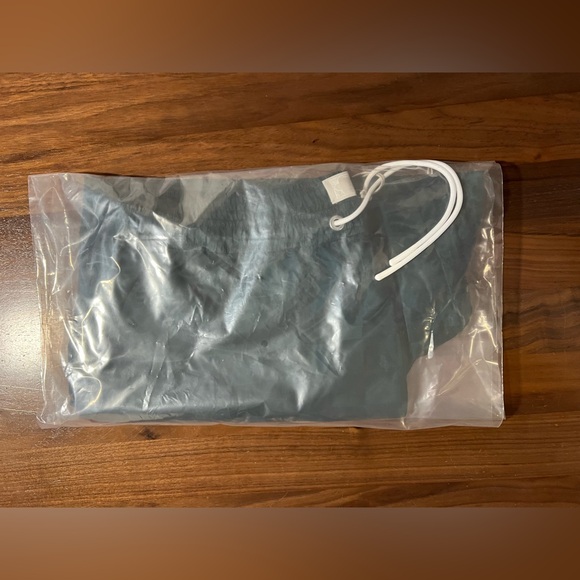 Kith Checkered Satin Collins Short in Chronicle Men’s Size Large Summer 2024. - Picture 8 of 8